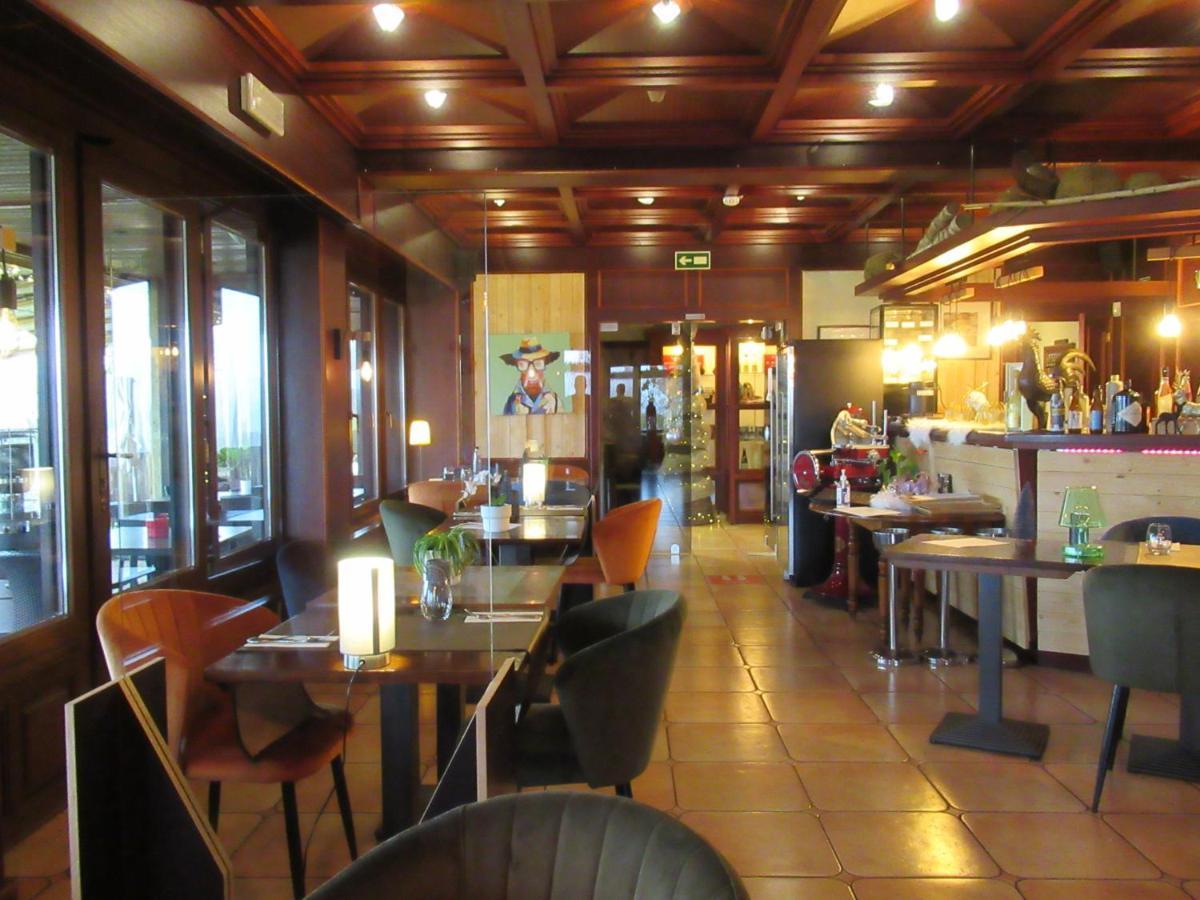 Hotel Restaurant N 4 Martelange Exterior foto