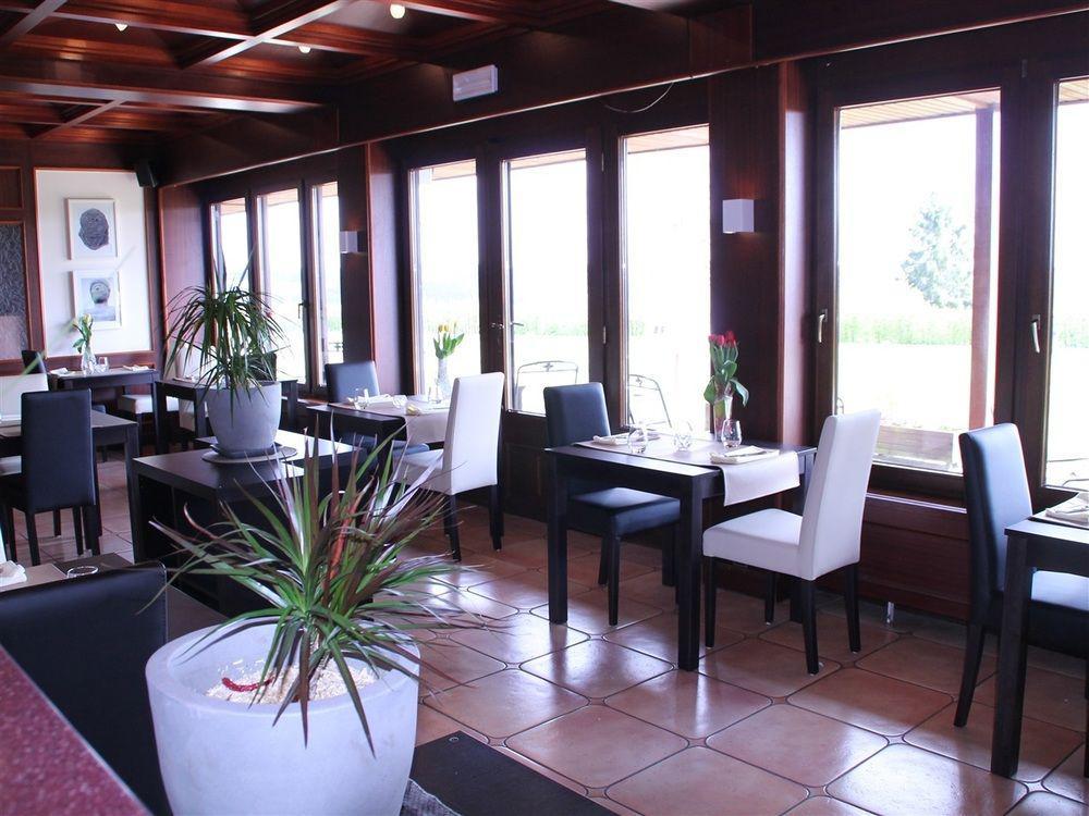 Hotel Restaurant N 4 Martelange Exterior foto