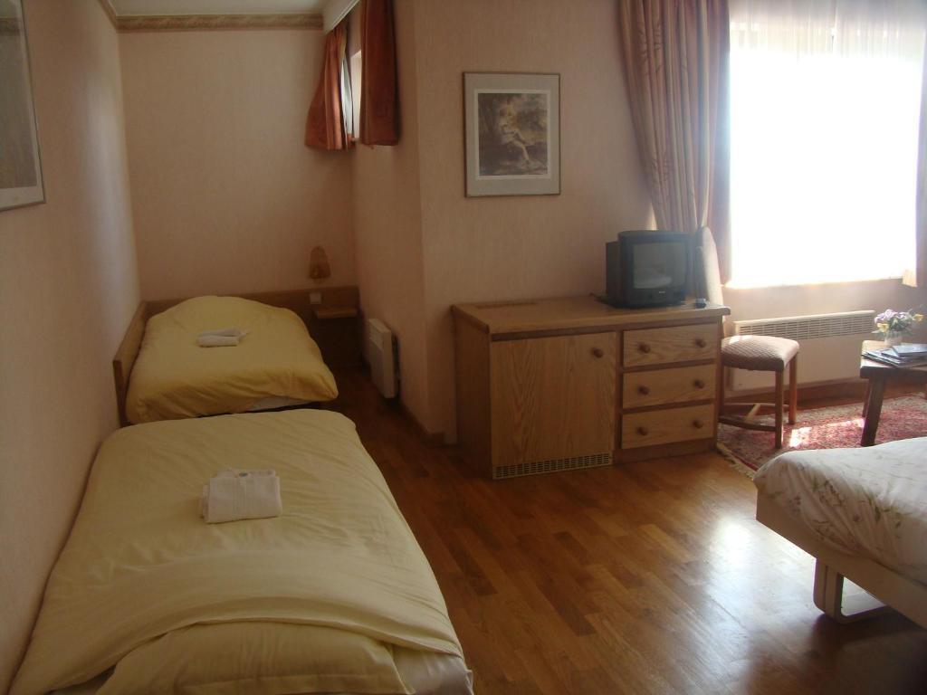 Hotel Restaurant N 4 Martelange Cameră foto
